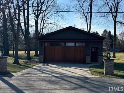 6852 E Waco Dr, Syracuse, IN 46567 photo 2