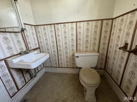 22 E Colfax St, Logansport, IN 46947 photo 7