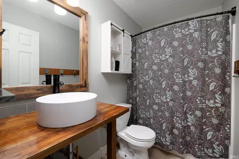 Bath - 722 E Olde Mill Cir, Bloomington, IN 47401 photo 3 of 3