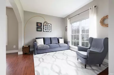 Living - 722 E Olde Mill Cir, Bloomington, IN 47401 photo 2 of 6