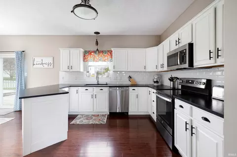 Kitchen - 722 E Olde Mill Cir, Bloomington, IN 47401 photo 3 of 4
