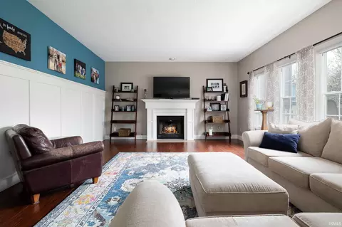 Living - 722 E Olde Mill Cir, Bloomington, IN 47401 photo 4 of 6