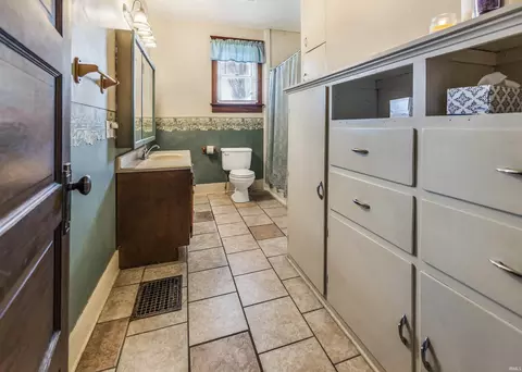 Bath - 293 W W Blvd, Peru, IN 46970 photo 1 of 4