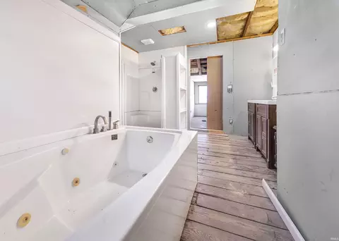 Bath - 293 W W Blvd, Peru, IN 46970 photo 3 of 4