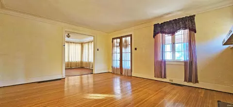 Living - 214 E 4th St, Mount Carmel, IL 62863 photo 2 of 3
