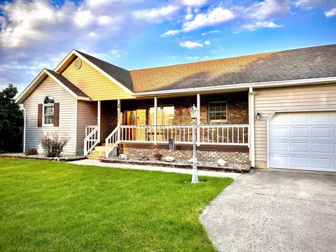 1305 Dogwood Dr, Rochester, IN 46975