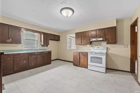 Kitchen - 165 State Road 1 Rd, Hamilton, IN 46742 photo 1 of 2