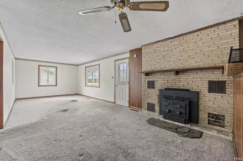 Living - 165 State Road 1 Rd, Hamilton, IN 46742 photo 2 of 3
