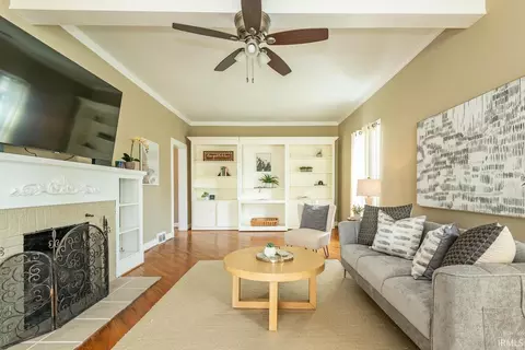 Living - 2107 Park Ave, Bedford, IN 47421 photo 3 of 4