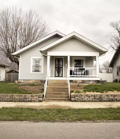 1053 N Clay St, Frankfort, IN 46041