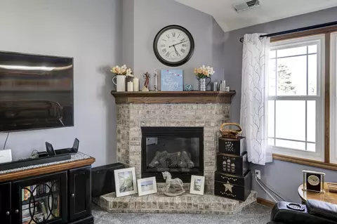 Living - 1010 Smith St, Roanoke, IN 46783 photo 2 of 4