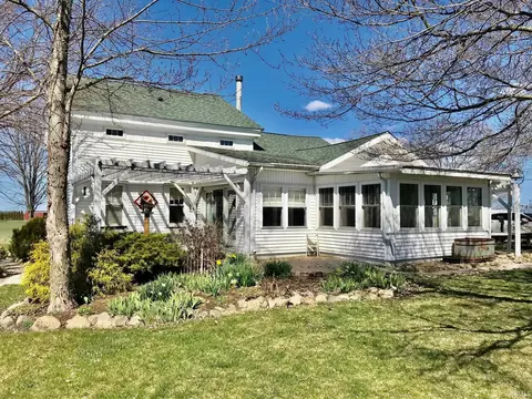 Exterior - 850 E 600 N Rd, Howe, IN 46746 photo 2 of 6