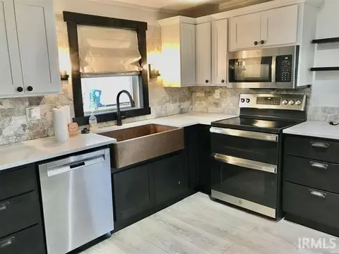 Kitchen - 850 E 600 N Rd, Howe, IN 46746 photo 4 of 5