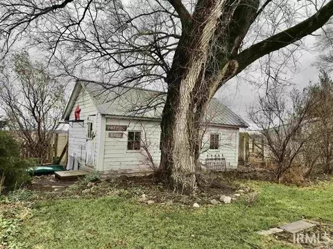 Exterior - 850 E 600 N Rd, Howe, IN 46746 photo 4 of 6