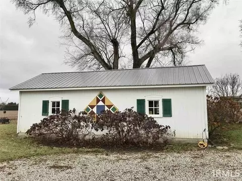 Exterior - 850 E 600 N Rd, Howe, IN 46746 photo 5 of 6