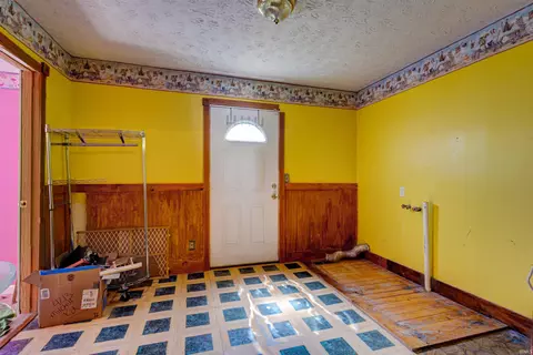 Entry Way - 710 19th St, Bedford, IN 47421 photo 2 of 2