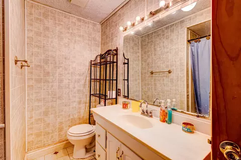 Bath - 710 19th St, Bedford, IN 47421 photo 2 of 4