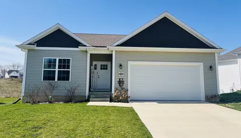 2728 Pine Cone Ln, Warsaw, IN 46582