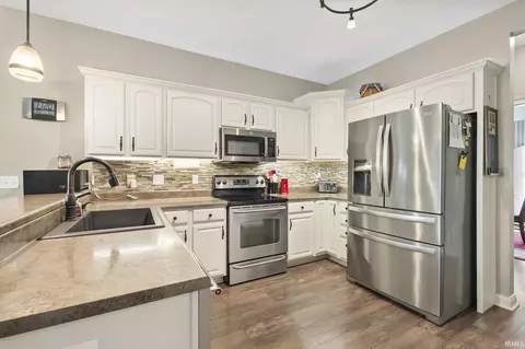 Kitchen - 15034 Indianapolis Rd, Yoder, IN 46798 photo 3 of 3