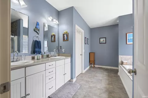 Bath - 15034 Indianapolis Rd, Yoder, IN 46798 photo 2 of 5