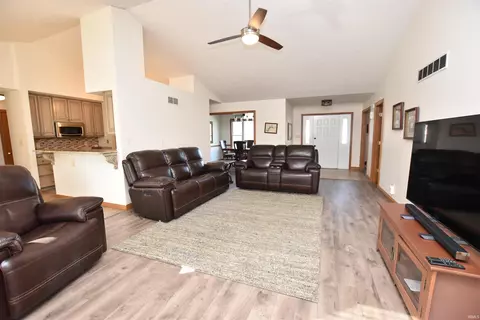 714 E Tracee Ct, Bloomington, IN 47401 photo 2