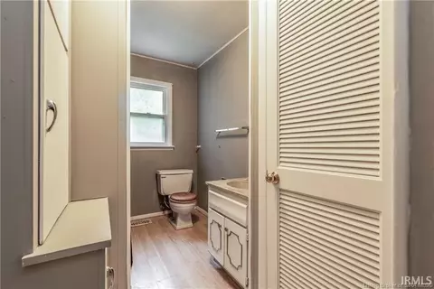 Bath - 1130 N 9th St, Mitchell, IN 47446 photo 2 of 2