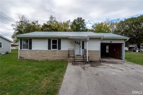 Exterior - 1130 N 9th St, Mitchell, IN 47446 photo 1 of 6