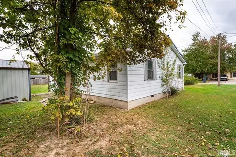 Exterior - 1130 N 9th St, Mitchell, IN 47446 photo 5 of 6