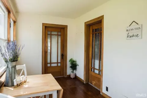 Dining - 449 N 7th St, Mitchell, IN 47446 photo 1 of 4