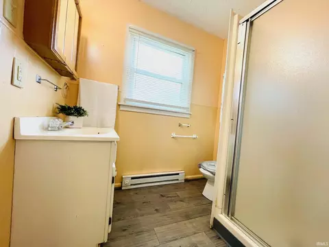 Bath - 1140 W 1142 W Warren St, Mitchell, IN 47446 photo 2 of 3