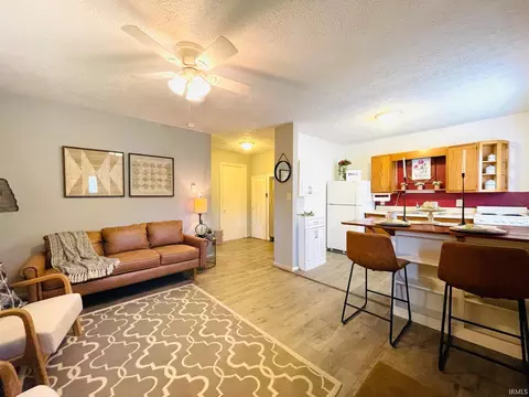 Living - 1140 W 1142 W Warren St, Mitchell, IN 47446 photo 3 of 4