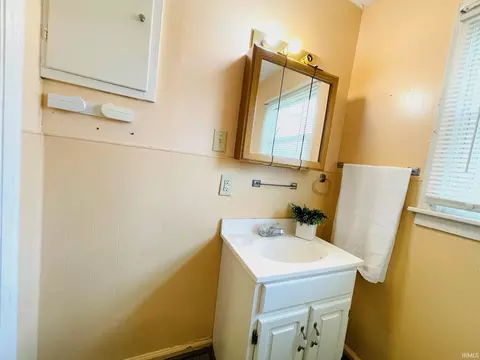 Bath - 1140 W 1142 W Warren St, Mitchell, IN 47446 photo 3 of 3