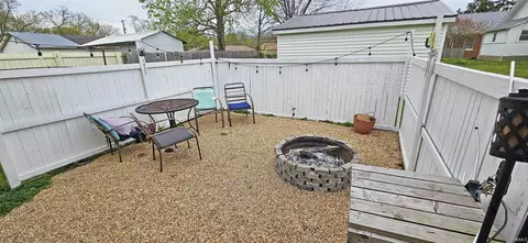 Exterior - 610 E State St, Princeton, IN 47670 photo 6 of 7