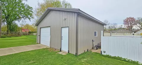 Exterior - 610 E State St, Princeton, IN 47670 photo 5 of 7