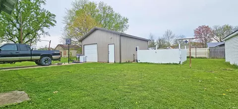Exterior - 610 E State St, Princeton, IN 47670 photo 4 of 7