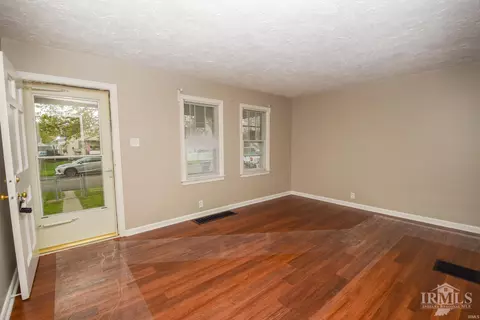 2110 S Ebright St, Muncie, IN 47302 photo 3