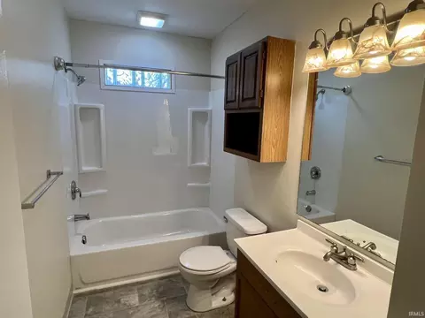Bath - 3508 E Park Ln, Bloomington, IN 47408 photo 2 of 4