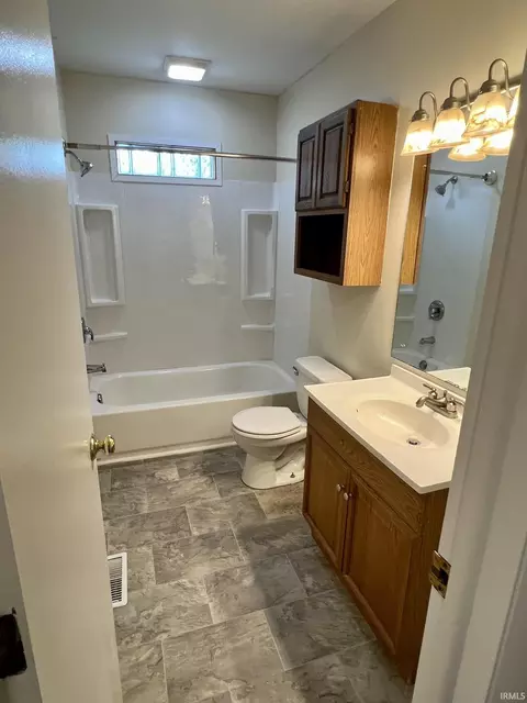 Bath - 3508 E Park Ln, Bloomington, IN 47408 photo 1 of 4