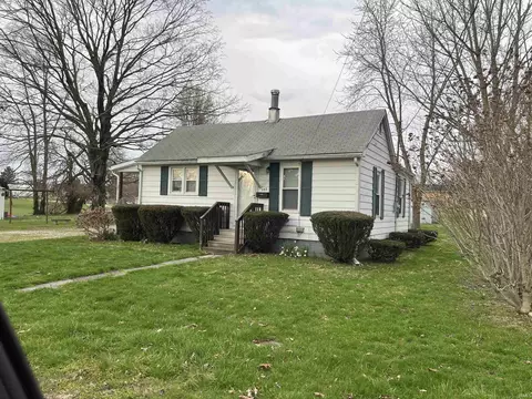 502 Plum St, Mitchell, IN 47446 photo 2