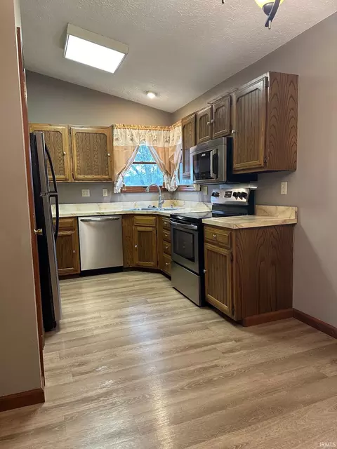 141 E Parkway Dr, Warren, IN 46792 photo 3
