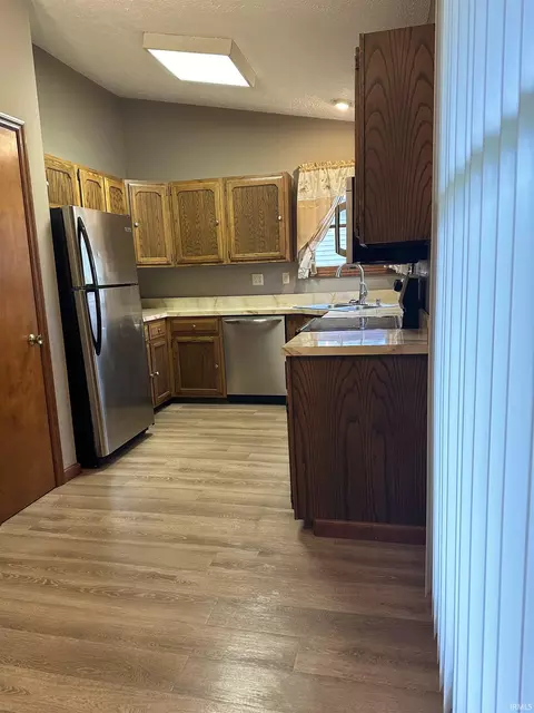 141 E Parkway Dr, Warren, IN 46792 photo 4
