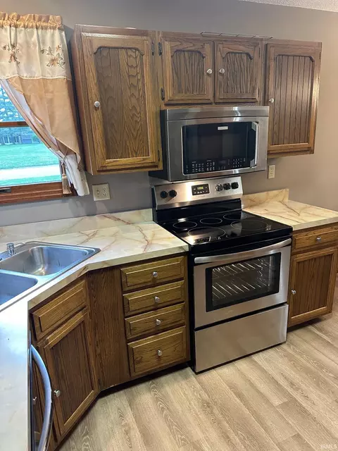 141 E Parkway Dr, Warren, IN 46792 photo 5