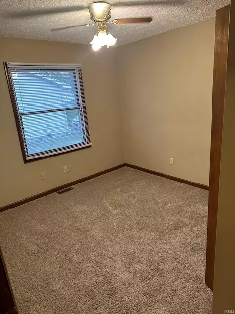 141 E Parkway Dr, Warren, IN 46792 photo 14