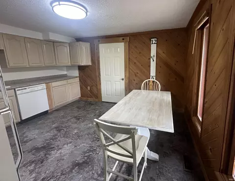 Kitchen - 3060 W Shaw Rd, Bloomington, IN 47403 photo 2 of 2