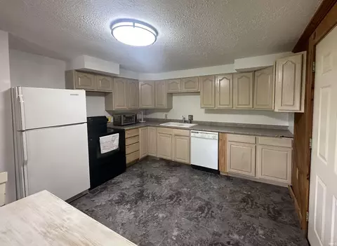 Kitchen - 3060 W Shaw Rd, Bloomington, IN 47403 photo 1 of 2