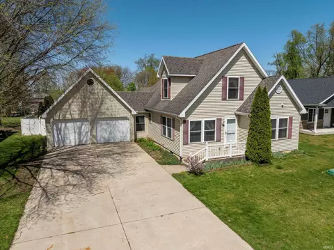 26087 Lake Terrace Cir, Elkhart, IN 46514