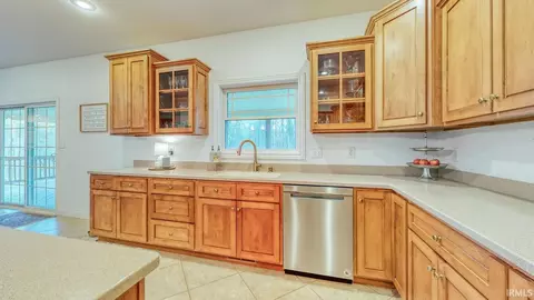 Kitchen - 2623 E Clarkway Dr, Bloomington, IN 47401 photo 3 of 4