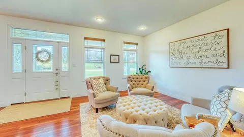 Living - 2623 E Clarkway Dr, Bloomington, IN 47401 photo 2 of 8