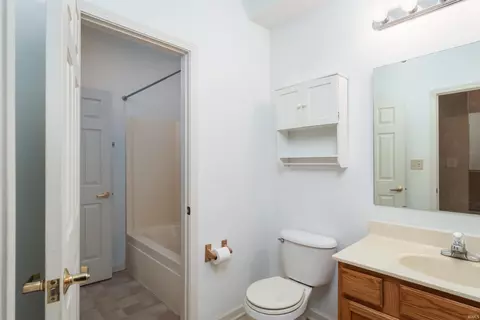 3705 E Barrington Dr #B202, Bloomington, IN 47408 photo 12