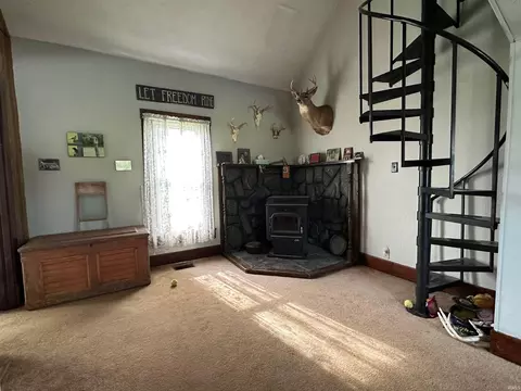 Living - 220 E 600 N Rd, Marion, IN 46952 photo 4 of 5